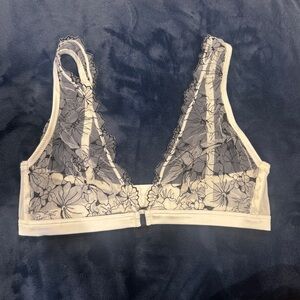 Intimissimi Black and White Lace Bra Plunging Neckline